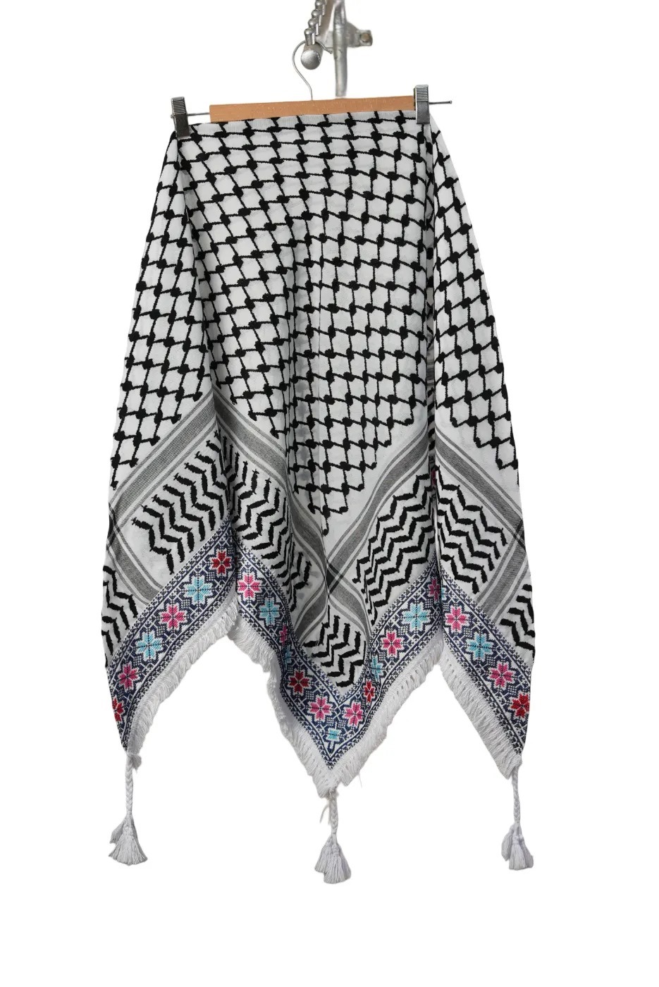 Keffieh blanc et noir brodé bleu, rose et turquoise – Motifs floraux