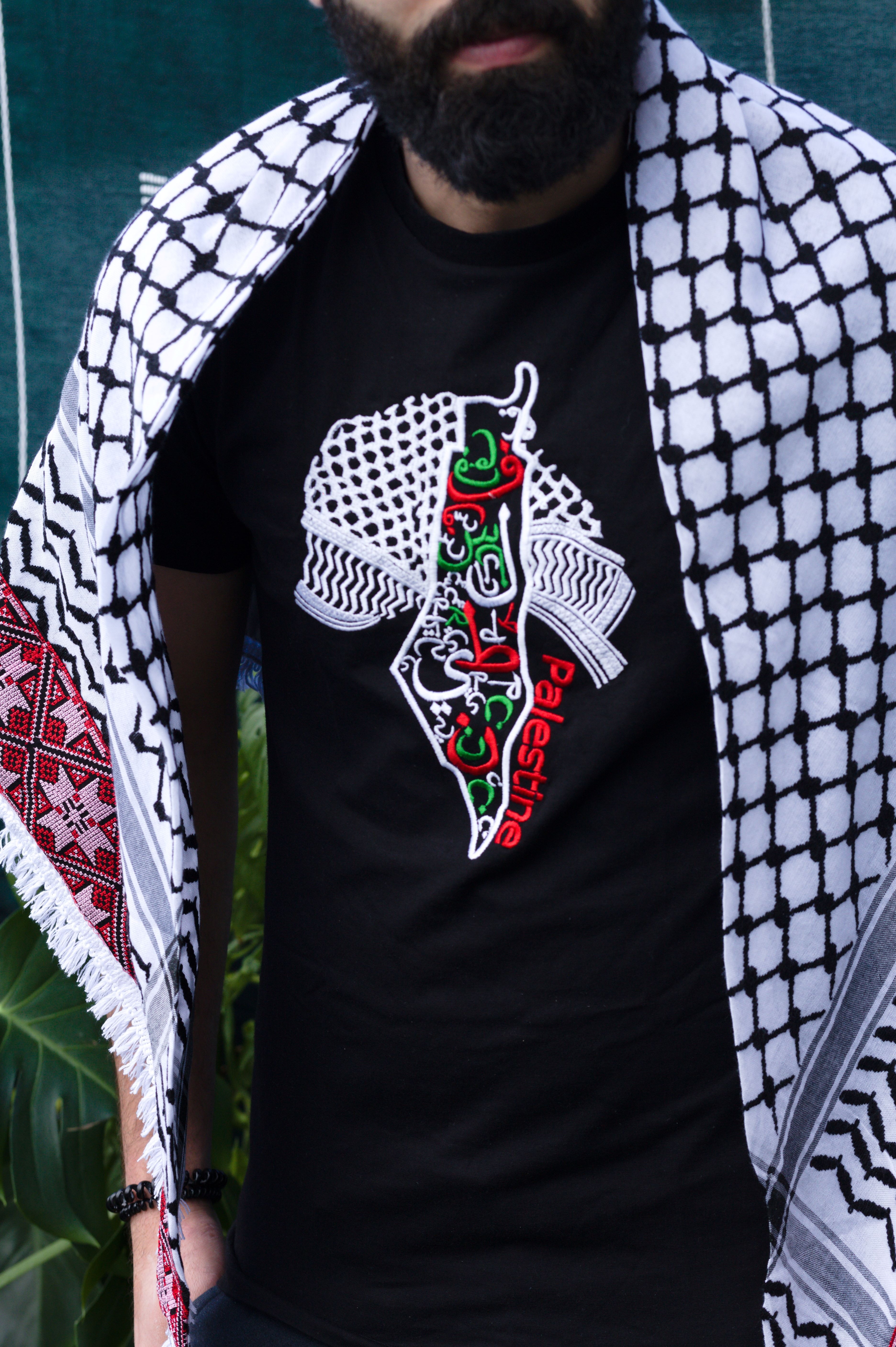 Keffieh blanc et noir brodé rose et rouge — Motif géométrique étoilé