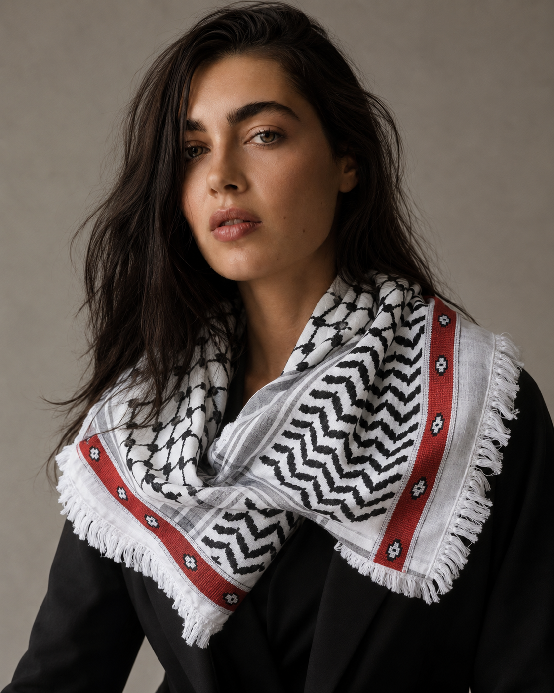Keffieh blanc et noir à bordure rouge – Rosaces