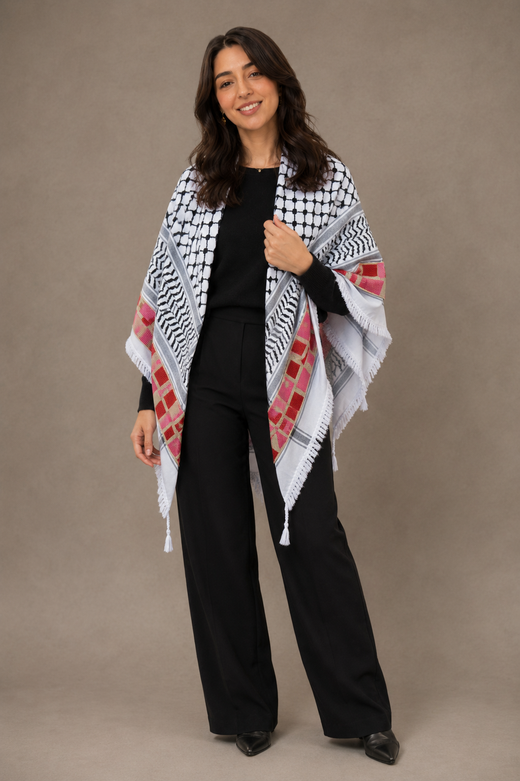 Keffieh blanc et noir brodé beige, rouge et rose – Mosaïque